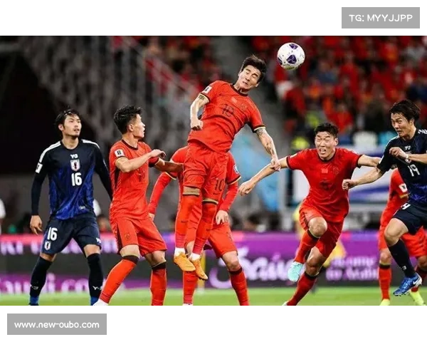 国足赛前踩场训练胡荷韬称场地条件良好展现积极备战状态